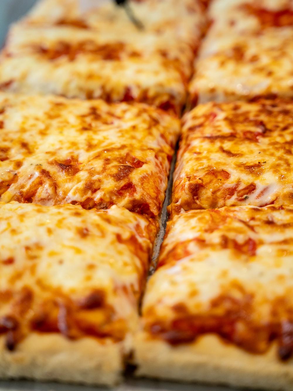 Pizza margherita in teglia
